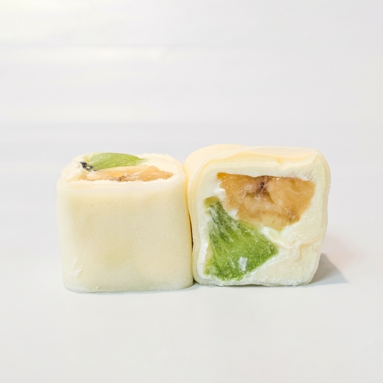 Сладкий ролл с бананом и киви
